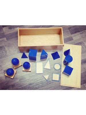 Materiale Montessori Cofanetto con Corpi Geometrici Solidi e figure geometriche piane (disponibili tra 10gg)-MON-198-20