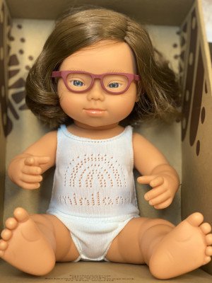 Miniland Bambola Baby Girl Europea Bruna 38 cm con sindrome di Down, occhiali e intimo 31111-31111-20