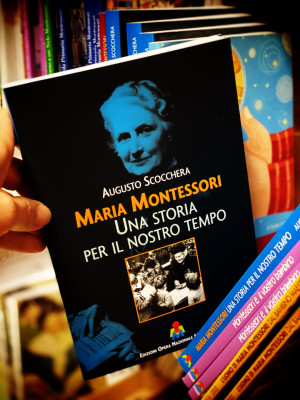 Edizioni Opera Nazionale Montessori Maria Montessori. Una storia per il nostro tempo, di Augusto Scocchera-MON-TEMPO-20