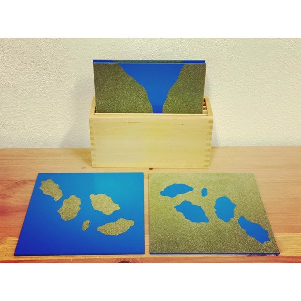 Materiale Montessori Cartelli delle forme della terra e dellacqua + raccoglitore legno-MON-86-01
