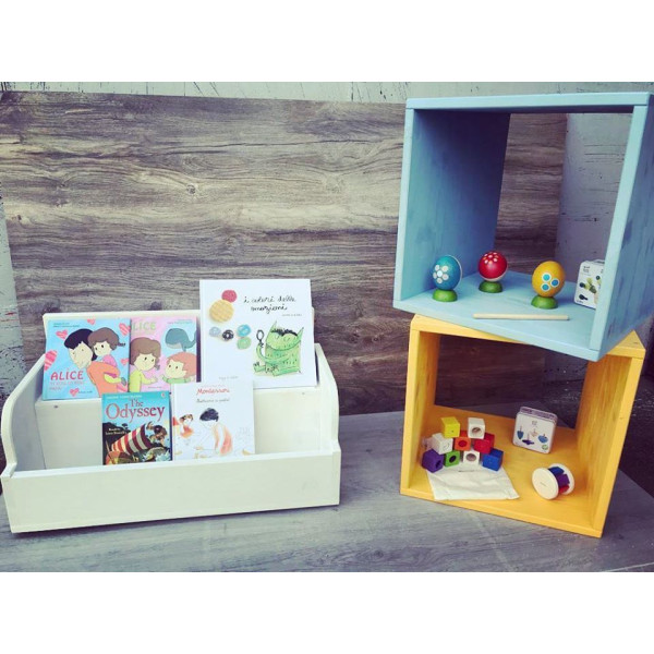 Libreria Montessoriana a pavimento: la soluzione perfetta per organizzare i  libri dei tuoi bambini e bambine